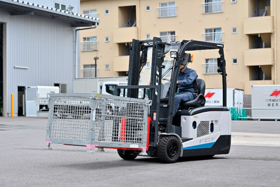 Fuel-cell-powered forklift truck undergoing demonstration testing